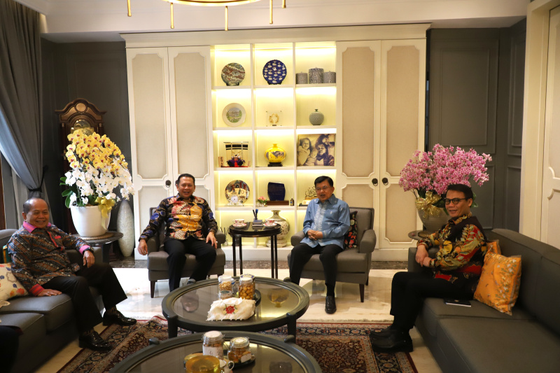 Pimpinan MPR RI mengunjungi kediaman Wakil Presiden ke-10 dan 12 Jusuf Kalla untuk Silahturahmi Kebangsaan dan Safari Politik (Ashar/SinPo.id)