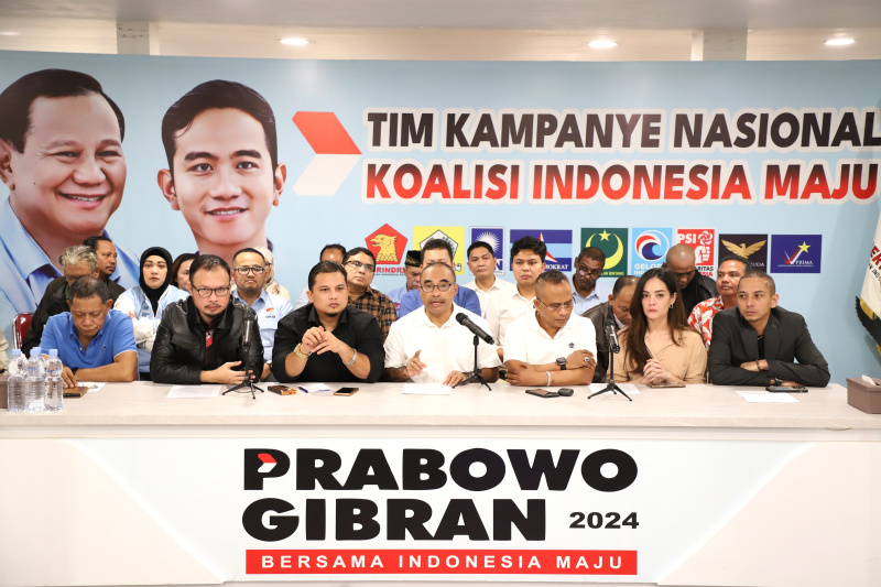 Pimpinan Relawan Prabowo-Gibran akan mengajukan 10 ribu pendukung pasangan Prabowo-Gibran Amicus Curiae di MK (Ashar/SinPo.id)