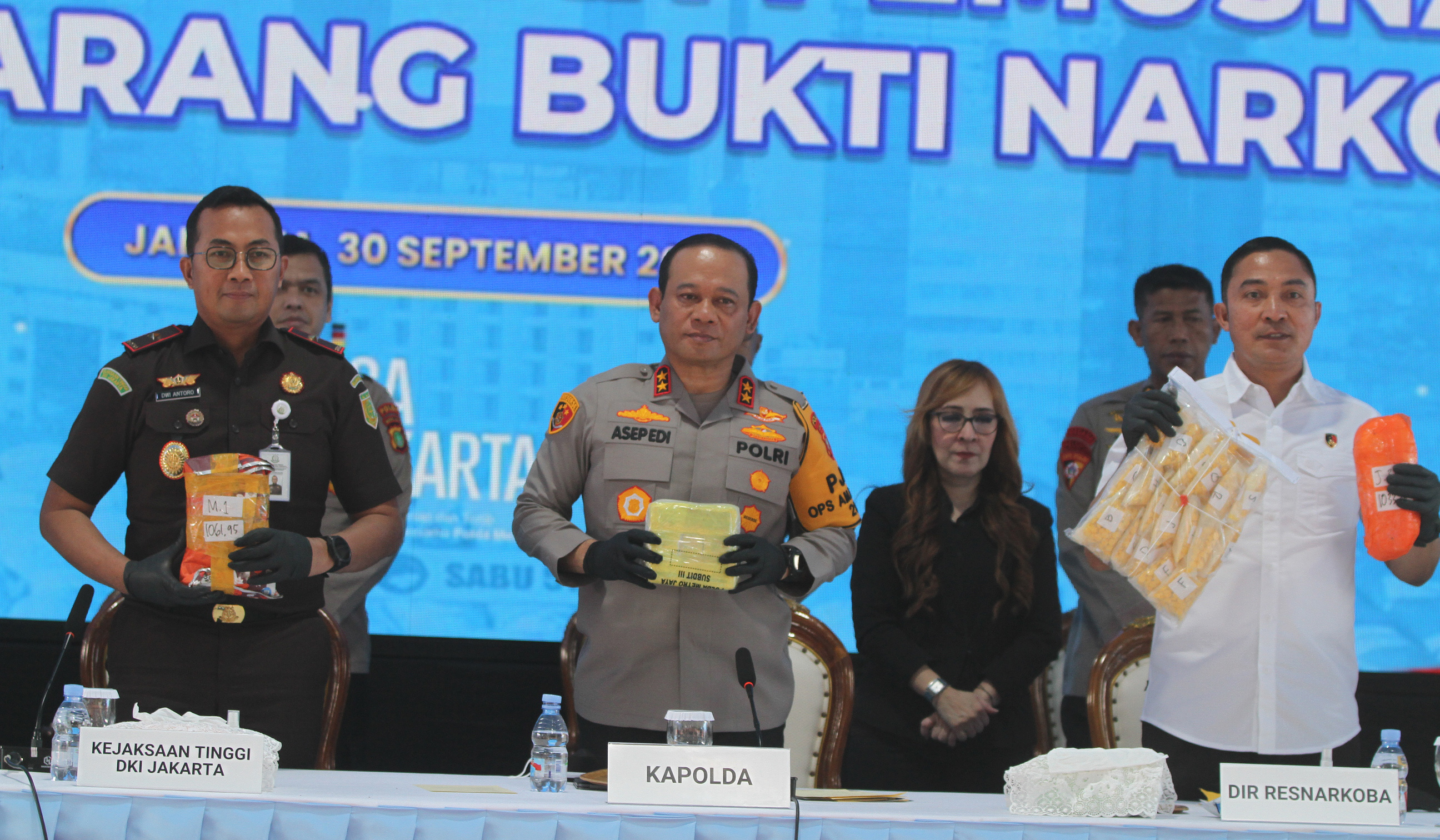 Konferensi pers pengungkapan dan pemusnahan narkoba di Polda Metro Jaya. (Agus Priatna/SinPo.id)