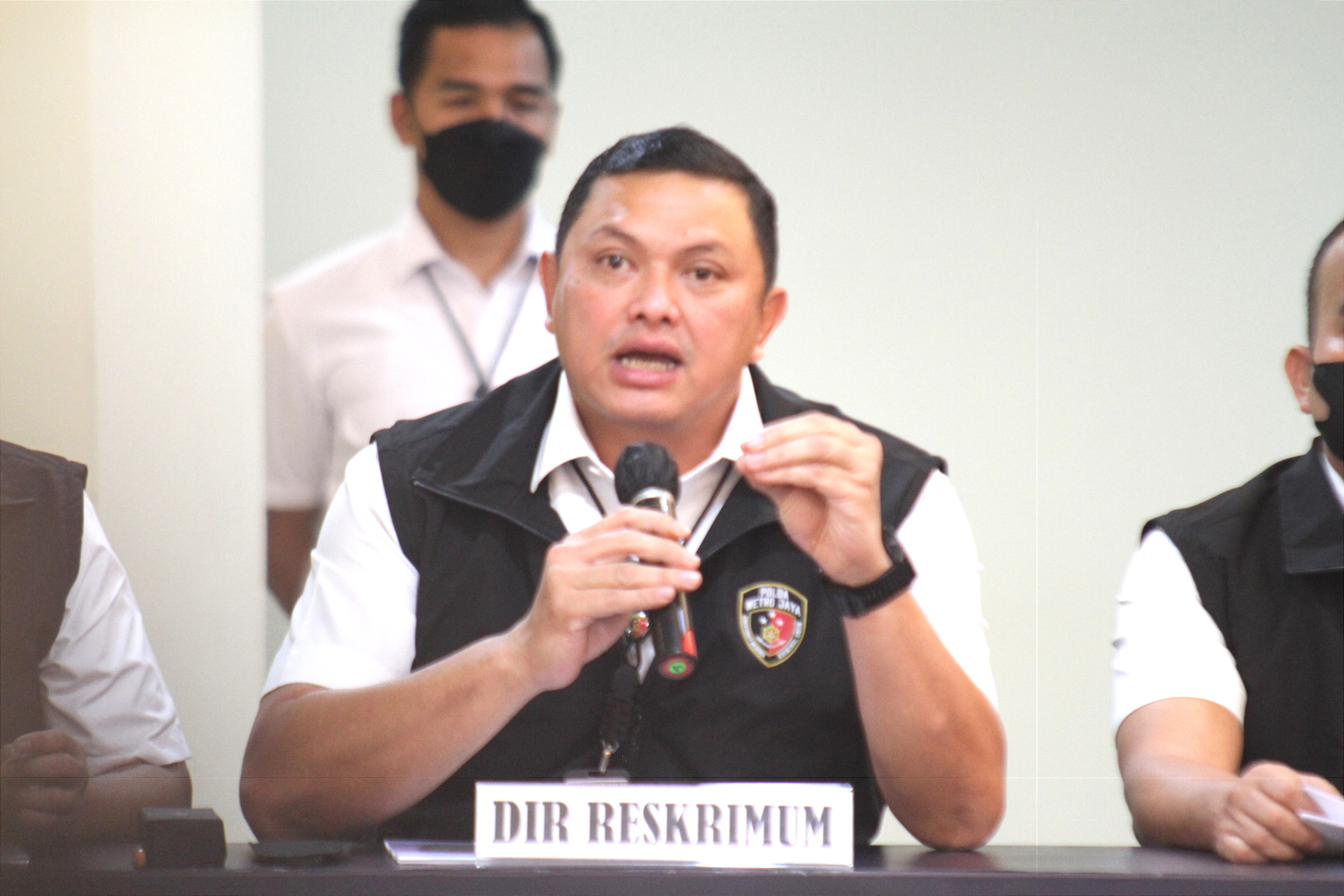 Kapolda Metro Jaya Irjen Pol. Fadil Imran bersama Menteri ATR/BPN Hadi Tjahjanto merilis mafia tanah (Ashar/SinPo.id)