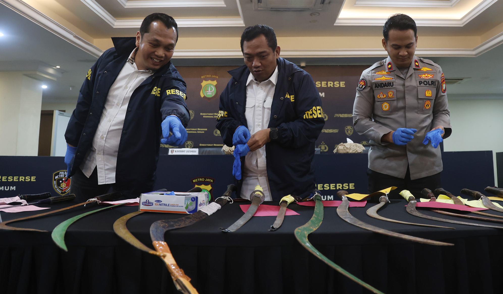 Konferensi pers Operasi Pekat Jaya. (Agus Priatna/SinPo.id)