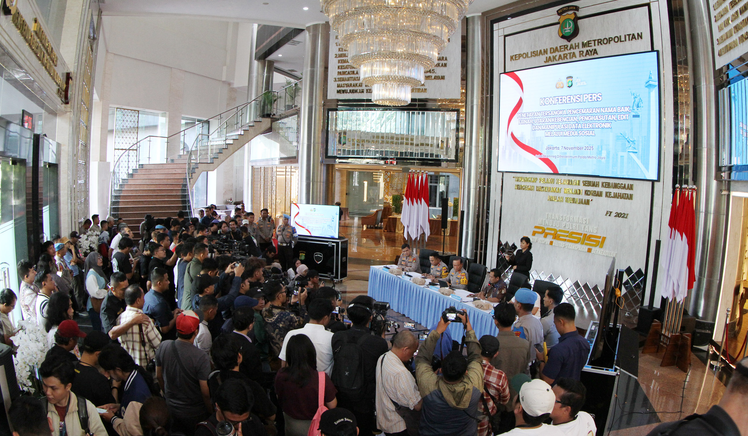 Penetapan tersangka tudingan ijazah palsu Jokowi. (Agus Priatna/SinPo.id)