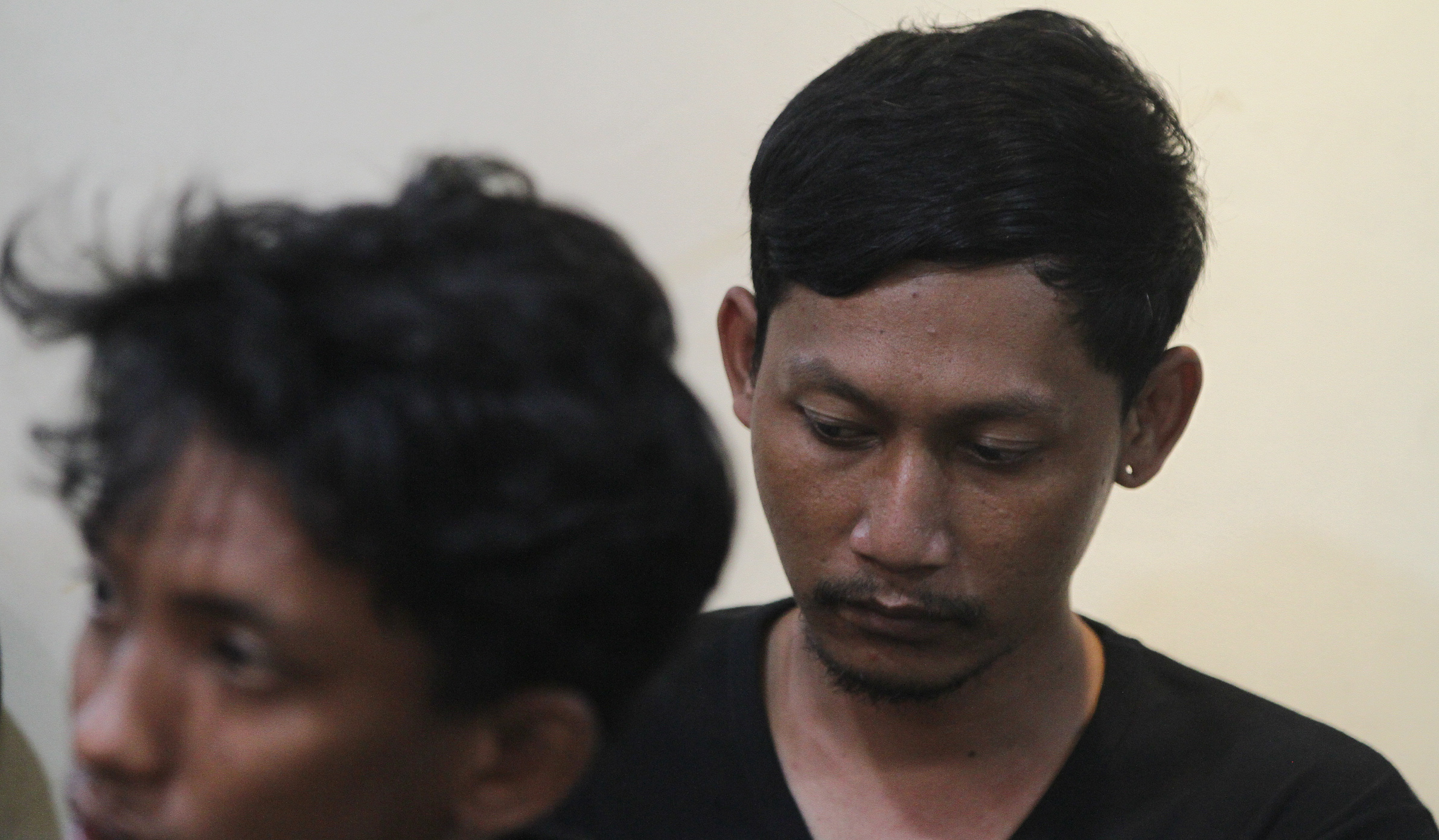 Petugas temukan dua orang hilang pascaaksi. (Agus Priatna/SinPo.id)