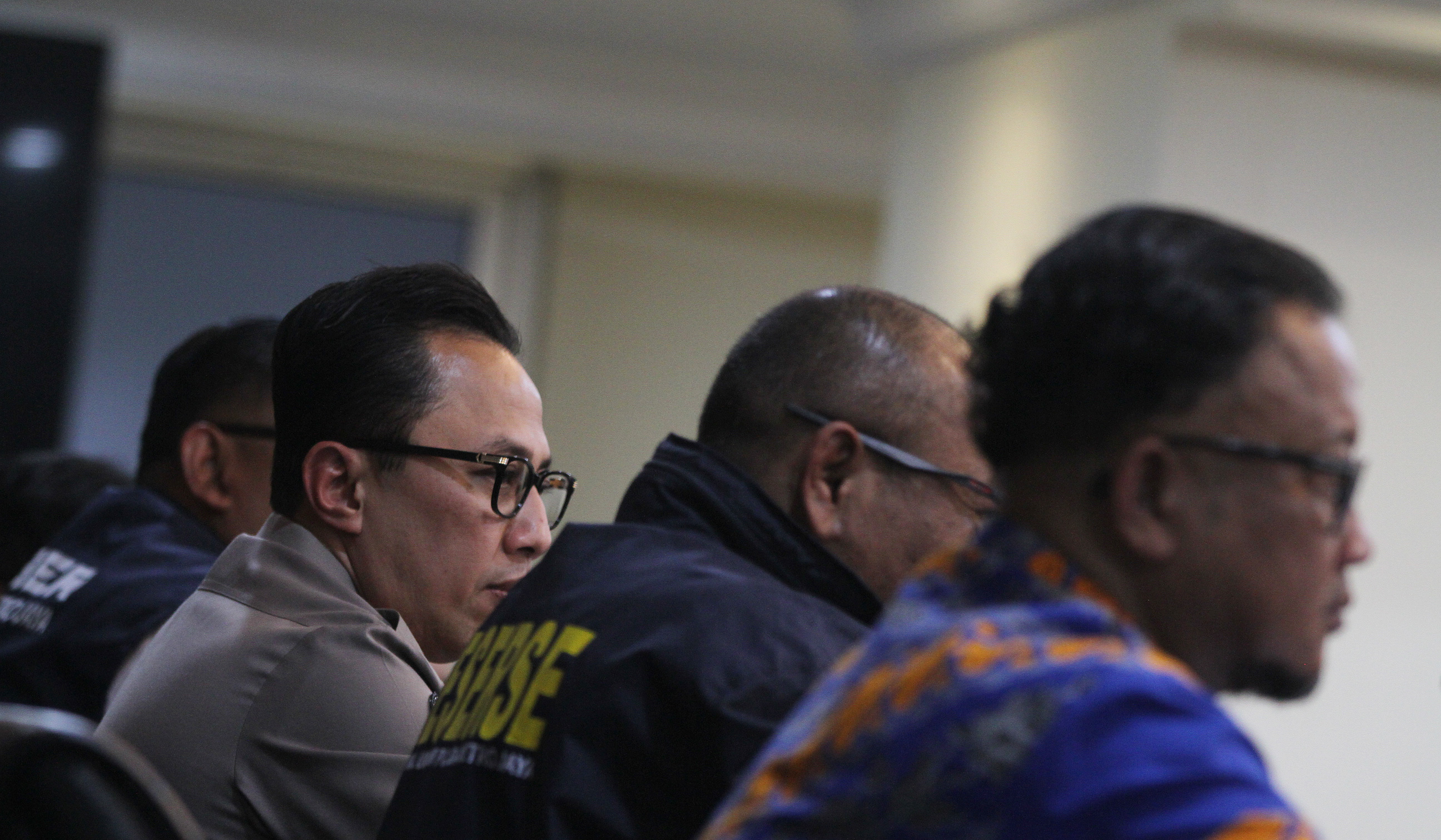 Petugas temukan dua orang hilang pascaaksi. (Agus Priatna/SinPo.id)