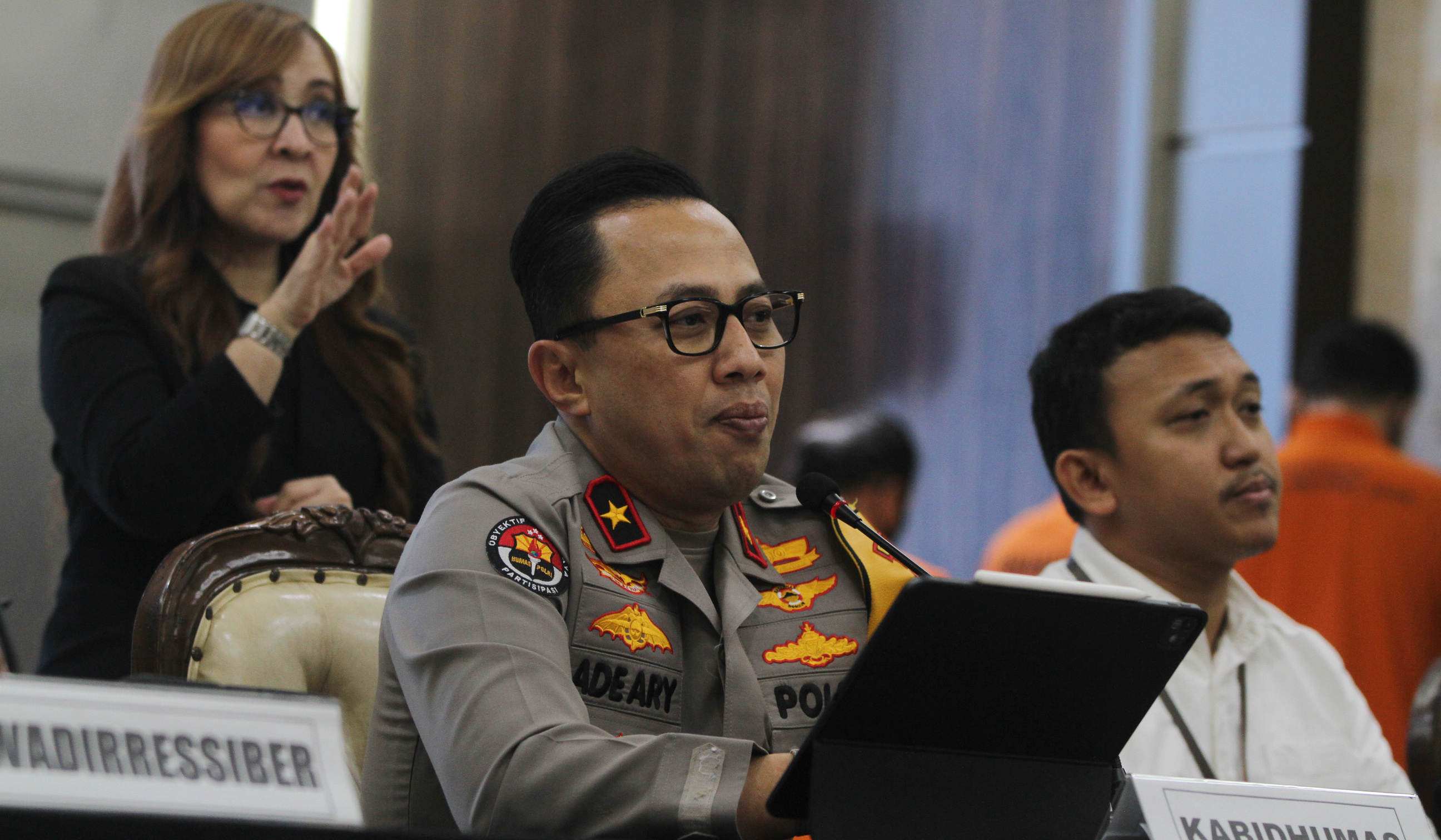 Pengungkapan kasus penipuan online. (Agus Priatna/SinPo.id)