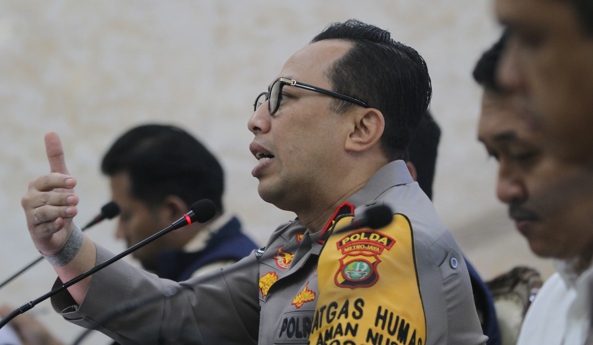 Pengungkapan kasus penipuan online. (Agus Priatna/SinPo.id)