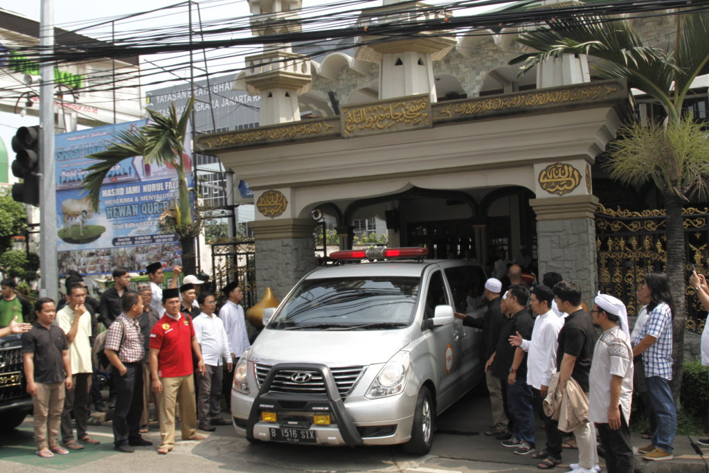 Politisi senior Partai Gerindra dan Wakil Ketua Komisi III DPR RI Desmond J Mahesa Meninggal dunia di Rumah Sakit Mayapada karena sakit (Ashar/SinPo.id)