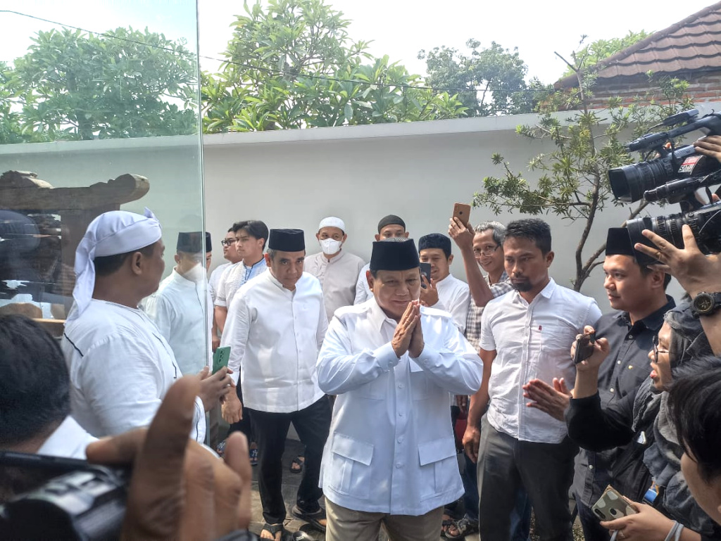 Politisi senior Partai Gerindra dan Wakil Ketua Komisi III DPR RI Desmond J Mahesa Meninggal dunia di Rumah Sakit Mayapada karena sakit (Ashar/SinPo.id)