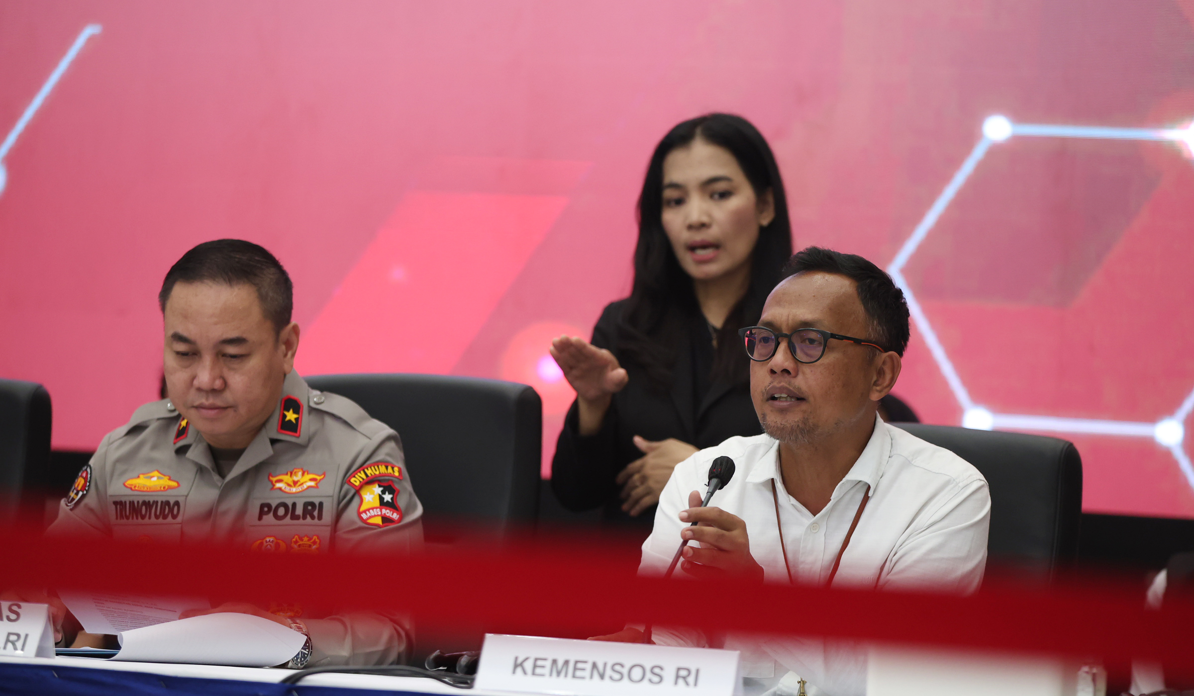 Konferensi pers kasus TPPO. (Agus Priatna/SinPo.id)