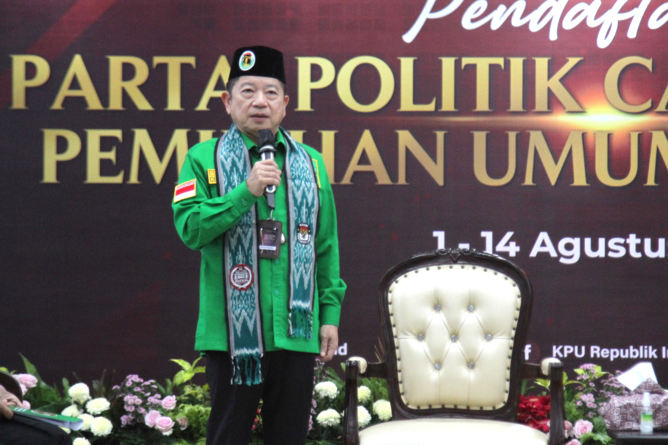 Ketua Umum PPP Suharso Monoarfa dan Ketua KPU RI Hasyim Asy'ari (Ashar/SinPo.id)