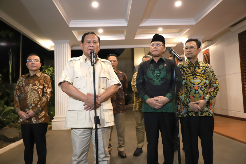 Ketua Umum Gerindra dan juga Presiden terpilih Prabowo Subianto menyambut hangat atas bergabungnya PPP di Koalisi Indonesia Maju (Ashar/SinPo.id)