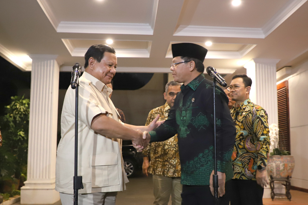 Ketua Umum Gerindra dan juga Presiden terpilih Prabowo Subianto menyambut hangat atas bergabungnya PPP di Koalisi Indonesia Maju (Ashar/SinPo.id)