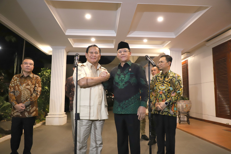 Ketua Umum Gerindra dan juga Presiden terpilih Prabowo Subianto menyambut hangat atas bergabungnya PPP di Koalisi Indonesia Maju (Ashar/SinPo.id)