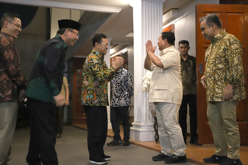 Ketua Umum Gerindra dan juga Presiden terpilih Prabowo Subianto menyambut hangat atas bergabungnya PPP di Koalisi Indonesia Maju (Ashar/SinPo.id)