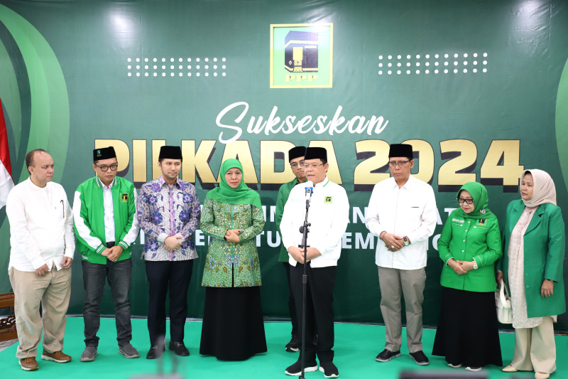 PPP resmi rekomendasi untuk Pilgub Jatim Khofifah-Emil Dardak untuk maju Pilkada Serentak 2024 (Ashar/SinPo.id)