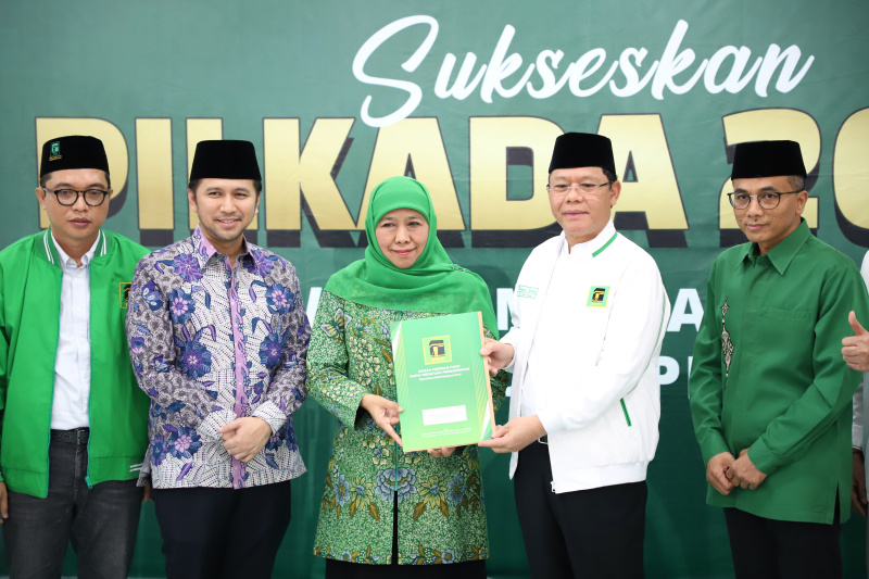 PPP resmi rekomendasi untuk Pilgub Jatim Khofifah-Emil Dardak untuk maju Pilkada Serentak 2024 (Ashar/SinPo.id)