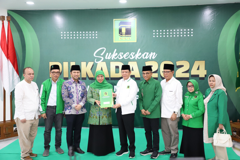 PPP resmi rekomendasi untuk Pilgub Jatim Khofifah-Emil Dardak untuk maju Pilkada Serentak 2024 (Ashar/SinPo.id)