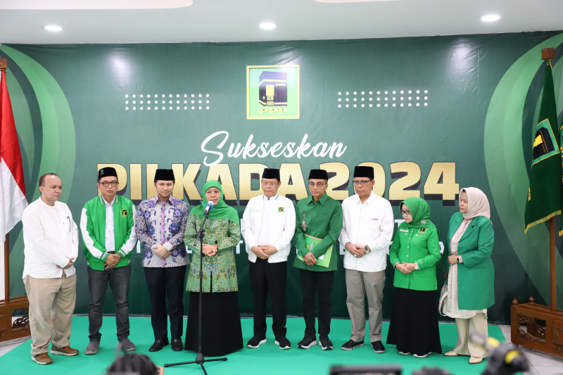 PPP resmi rekomendasi untuk Pilgub Jatim Khofifah-Emil Dardak untuk maju Pilkada Serentak 2024 (Ashar/SinPo.id)