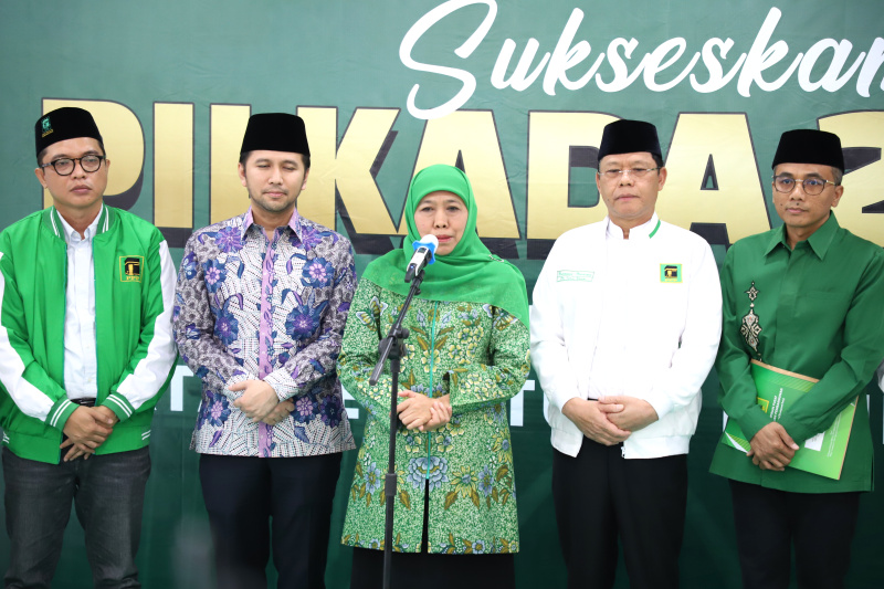 PPP resmi rekomendasi untuk Pilgub Jatim Khofifah-Emil Dardak untuk maju Pilkada Serentak 2024 (Ashar/SinPo.id)