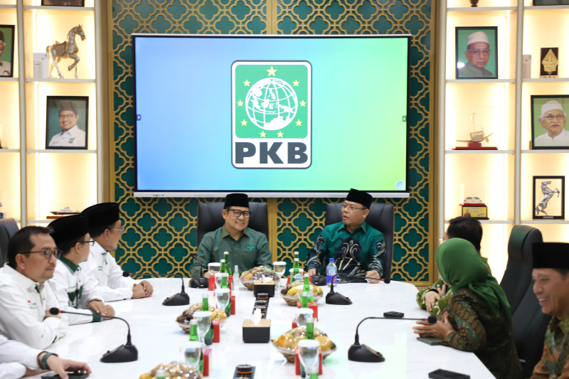 Plt Ketua Umum PPP Muhamad Mardiono sambangi PKB untuk silahturahmi dan kerja sama dalam menyambut pilkada serentak nanti (Ashar/SinPo.id)