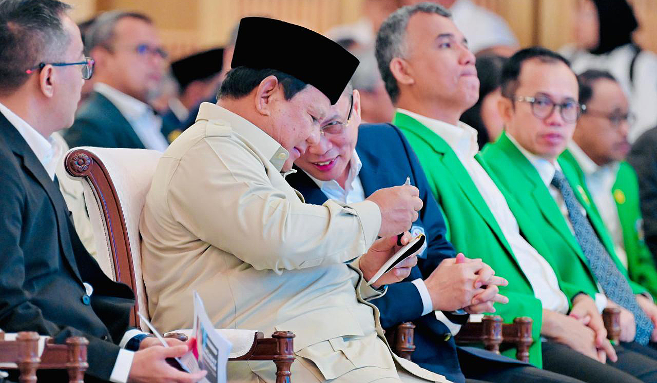 Pekerja melakukan pengecekan terowongan MRT Fase 2. (Agus Priatna/SinPo.id)