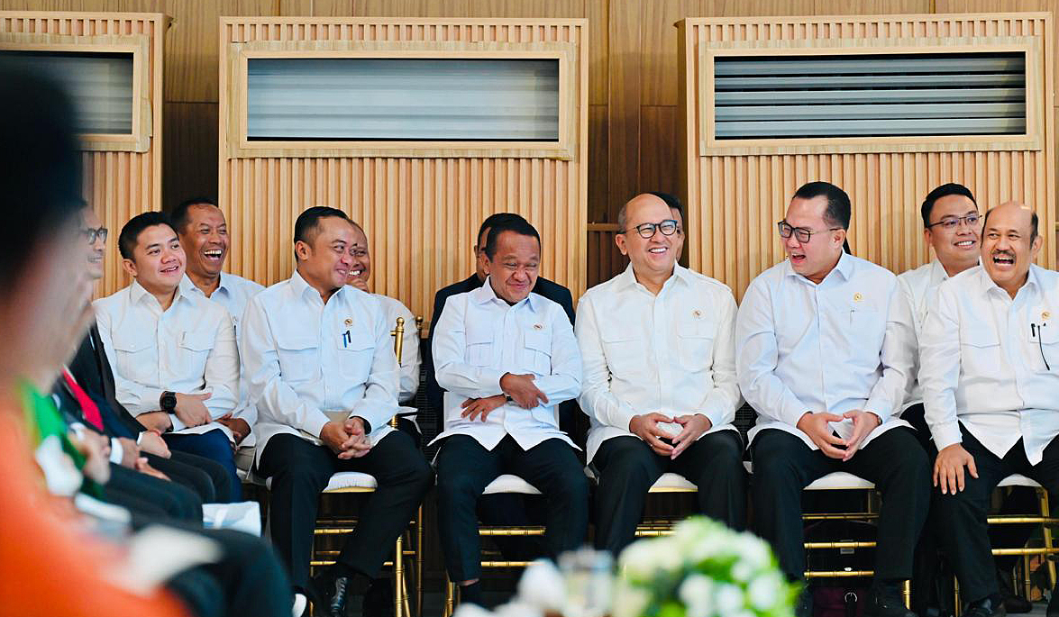 Pekerja melakukan pengecekan terowongan MRT Fase 2. (Agus Priatna/SinPo.id)