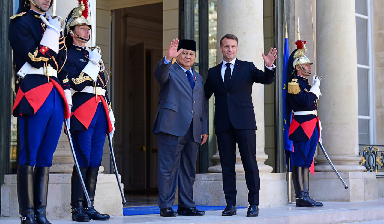 Presiden Prabowo temui Presiden Prancis, Emmanuel Macron. (Agus Priatna/SinPo.id/BPMI Setpres)