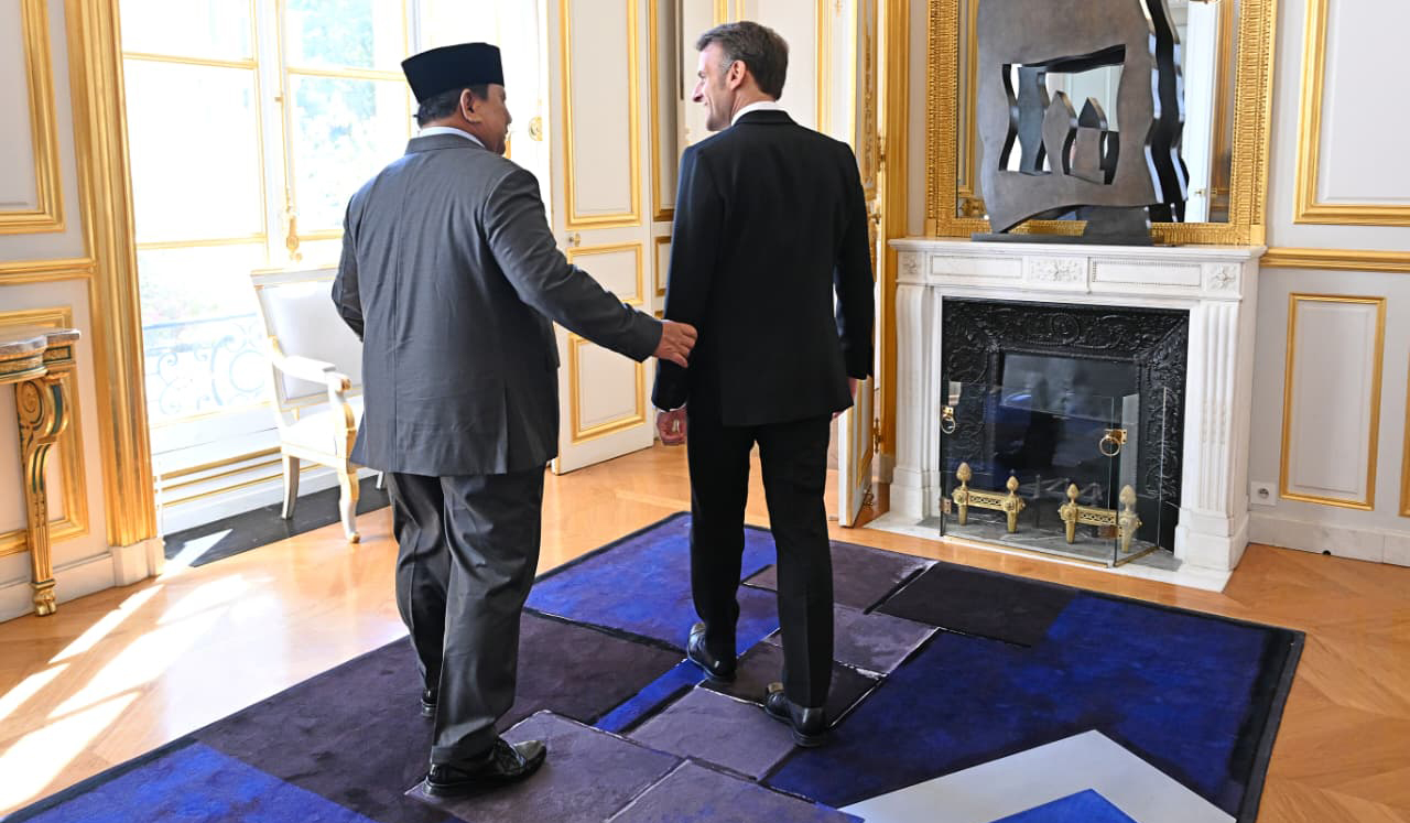 Presiden Prabowo temui Presiden Prancis, Emmanuel Macron. (Agus Priatna/SinPo.id/BPMI Setpres)