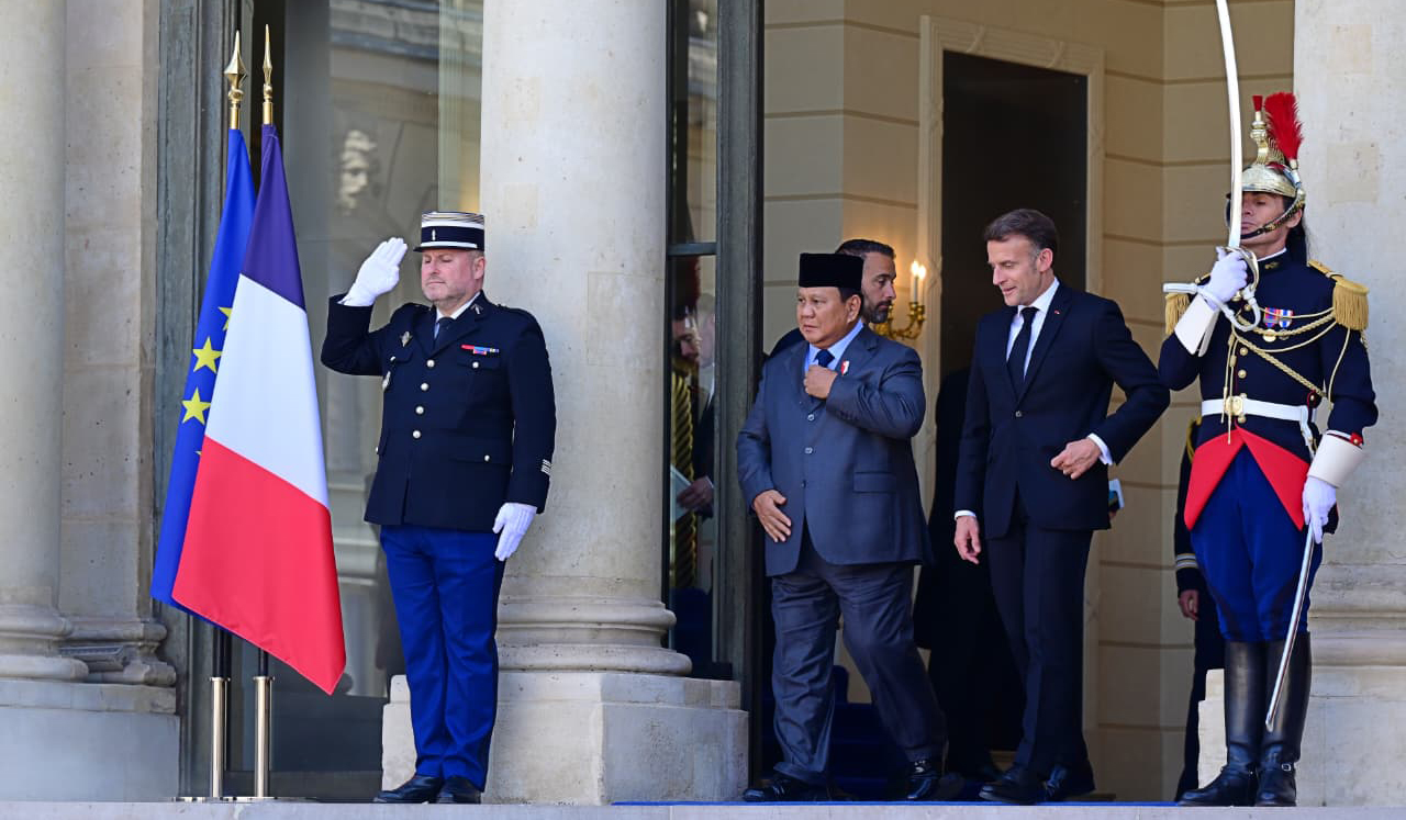 Presiden Prabowo temui Presiden Prancis, Emmanuel Macron. (Agus Priatna/SinPo.id/BPMI Setpres)