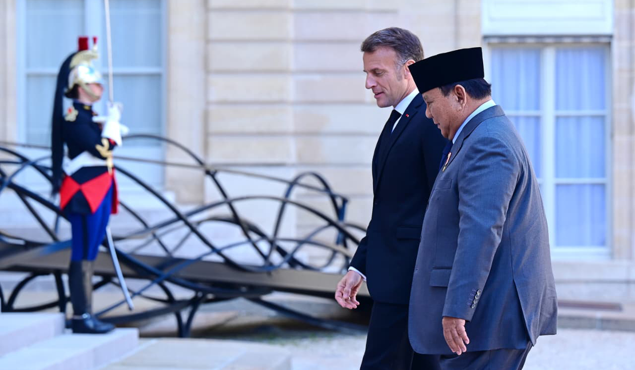 Presiden Prabowo temui Presiden Prancis, Emmanuel Macron. (Agus Priatna/SinPo.id/BPMI Setpres)