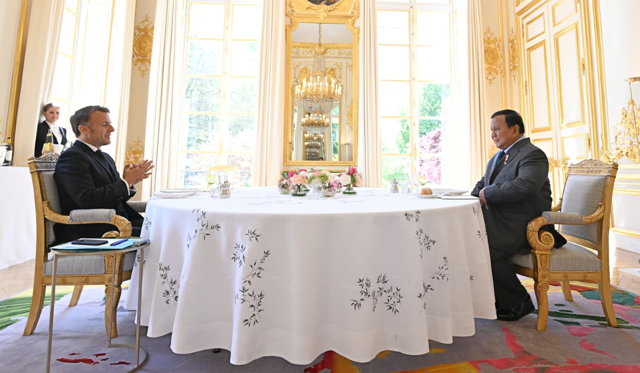 Presiden Prabowo temui Presiden Prancis, Emmanuel Macron. (Agus Priatna/SinPo.id/BPMI Setpres)