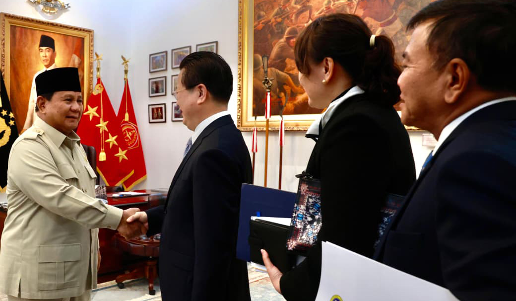 Presiden Prabowo saat menerima kunjungan Menteri Keamanan Tiongkok. (Agus Priatna/SinPo.id/BPMI Setpres)
