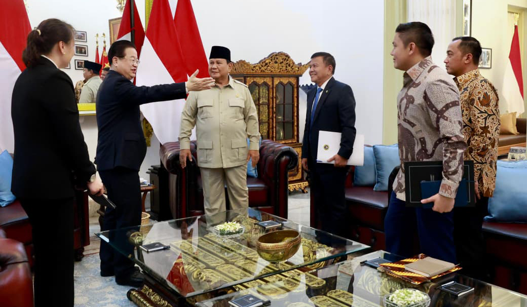 Presiden Prabowo saat menerima kunjungan Menteri Keamanan Tiongkok. (Agus Priatna/SinPo.id/BPMI Setpres)