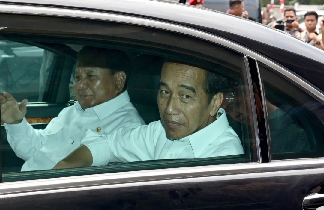 Menhan Prabowo mendampingi Presiden Jokowi meninjau fasilitas produksi PT Pindad Bandung (Ashar/Foto:Tim Prabowo/SinPo.id