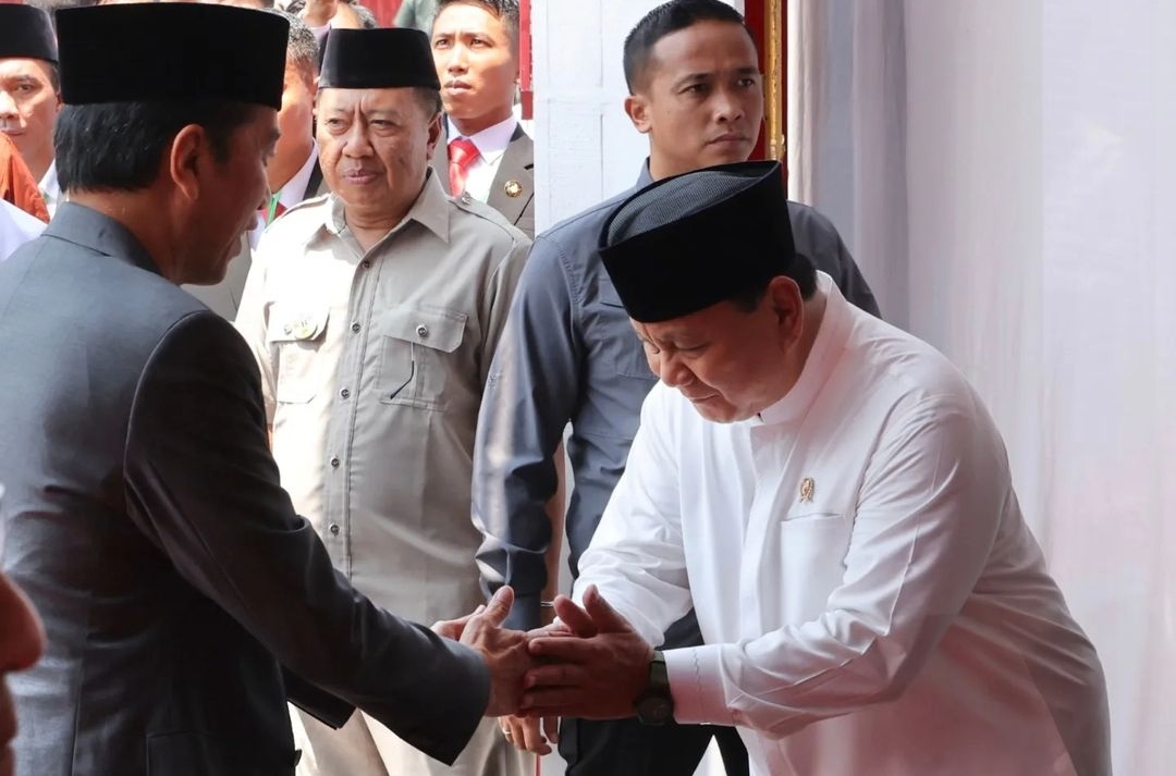 Menhan Prabowo Subianto selaku juga Ketua Muktamar Sufi Internasional mendampingi Presiden Jokowi di acara pembukaan Muktamar Sufi Internasional yang di hadiri 73 Sufi mancanegara (Ashar/Foto:Tim Prabowo/SinPo.id)