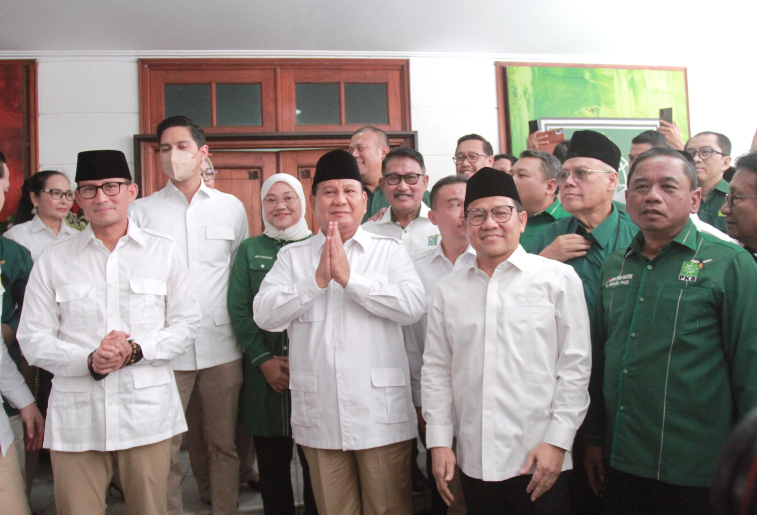 Prabowo Subianto dan Cak Imin meresmikan Sekretariat bersama Partai Gerindra dan PKB (Ashar/SinPo.id)
