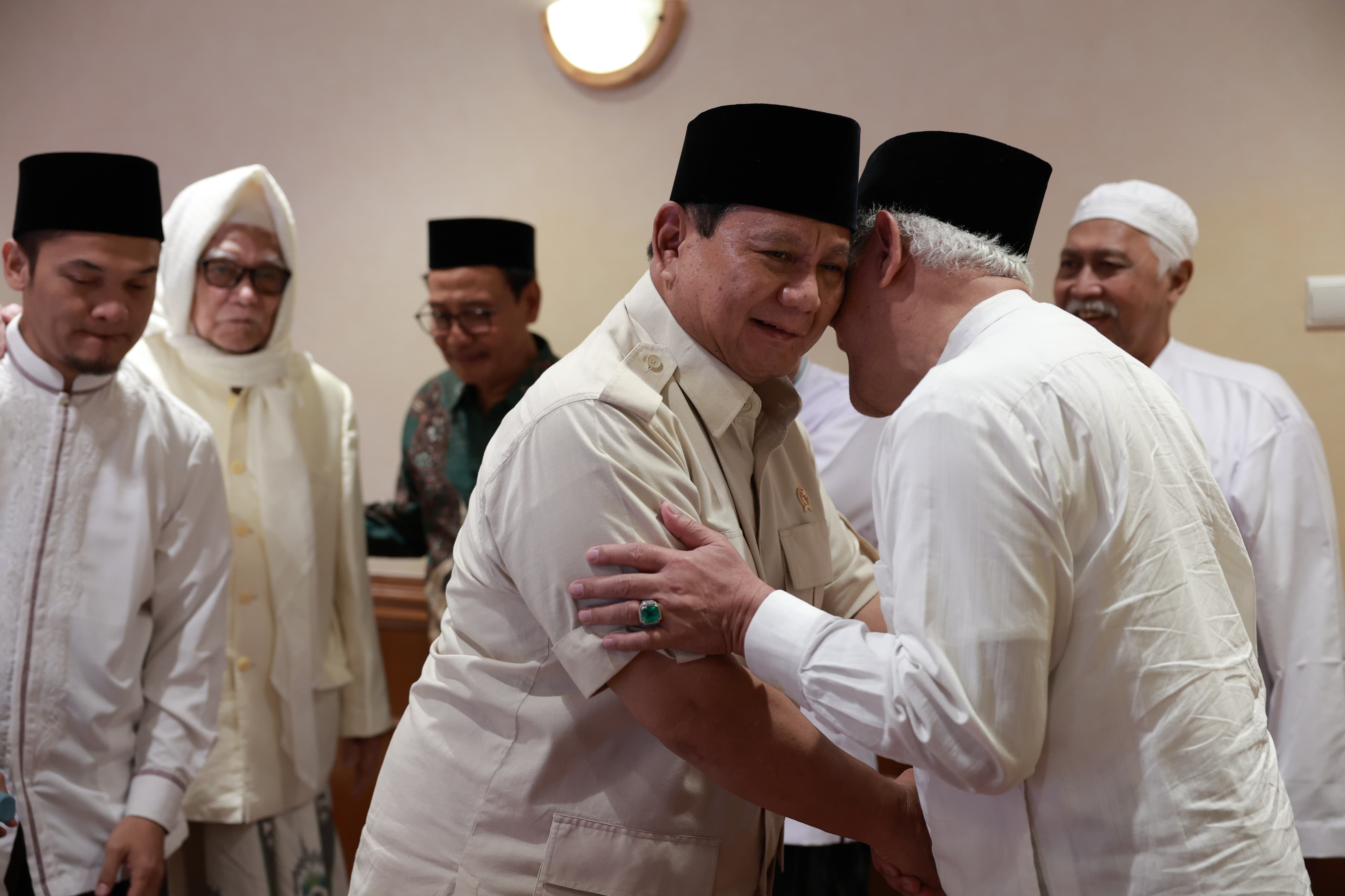 Prabowo didoakan para Kyak NU Surabaya menjadi pemimpin yang amanah buat rakyat dan umat (Ashar/Foto:Tim Prabowo/SinPo.id)