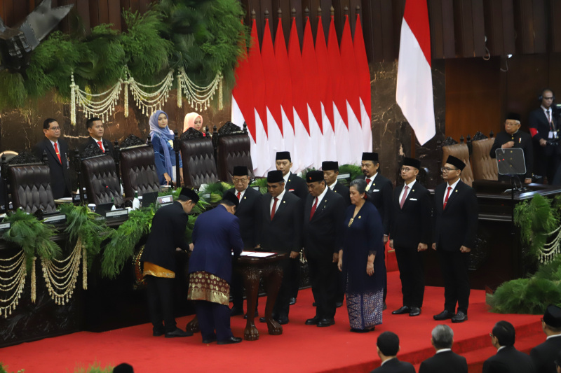 Prabowo-Gibran resmi menjadi Presiden ke-8 dan Wapres RI usai dilantik oleh MPR RI (Ashar/SinPo.id)