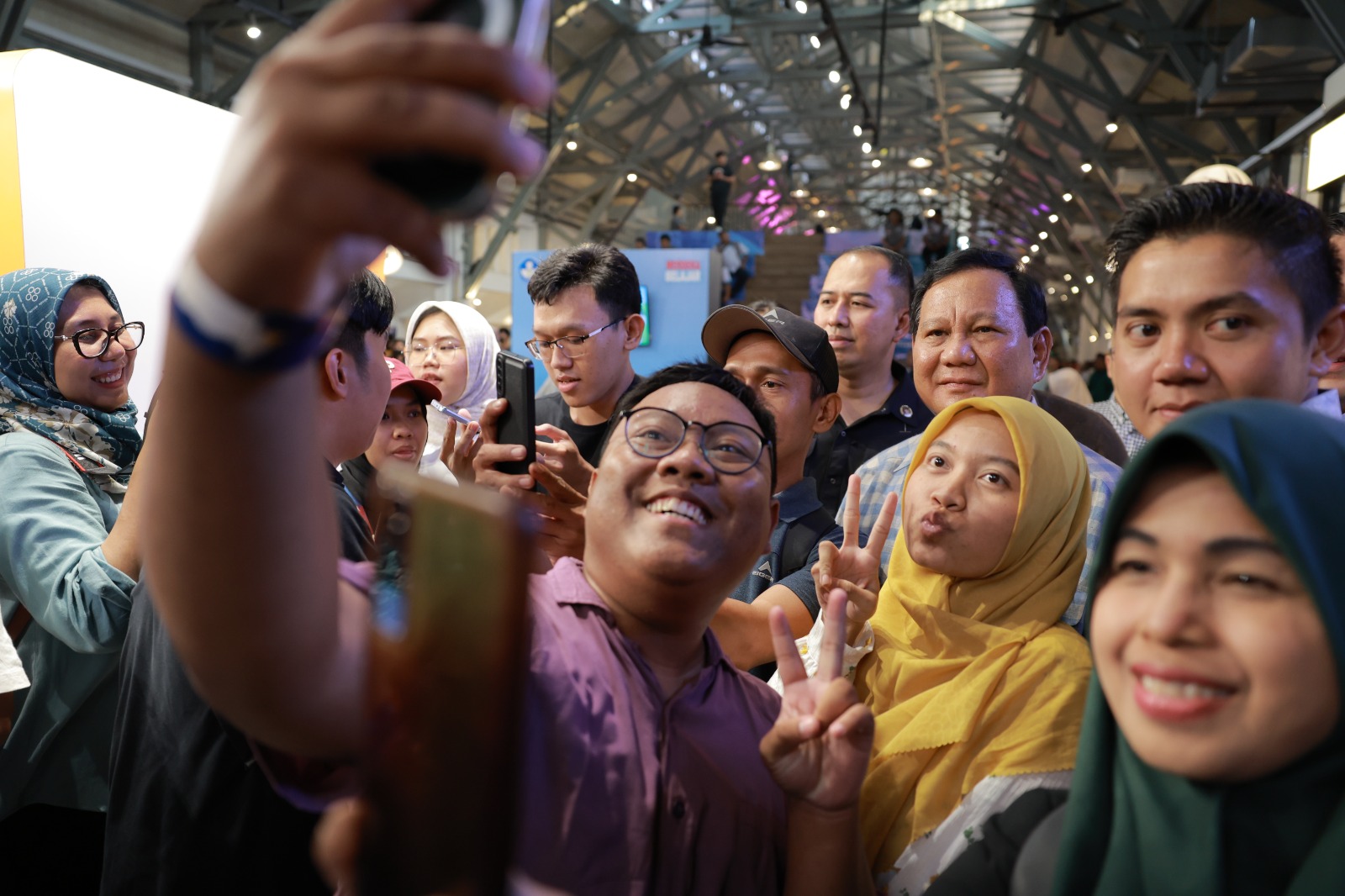 Ketua Umum Partai Gerindra Prabowo Subianto menjadi pembicara diskusi di acara Festival Balajaraya 2023 di Pos Bloc Pasar Baru (Ashar/SinPo.id)