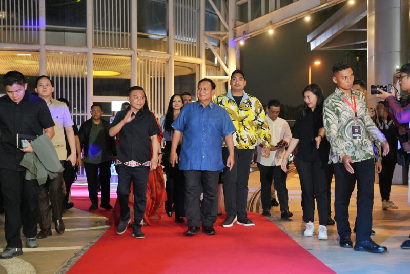 Capres nomor urut 2 Prabowo Subianto menghadiri gala Priemere film Indonesia Dari Timur (Ashar/SinPo.id)