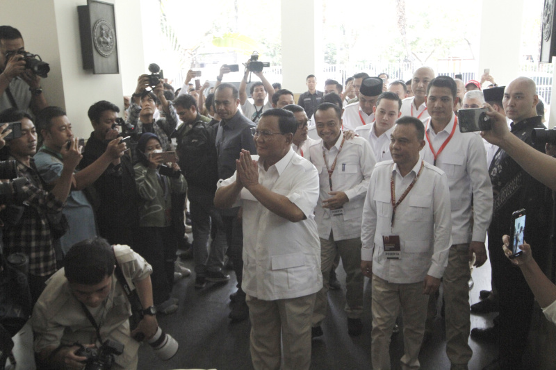 Bacapres sekaligus Ketua Umum Gerindra Prabowo Subianto hadiri rapat Internal Rapimnas Gerindra di The Dharmawangsa (Ashar/SinPo.id)