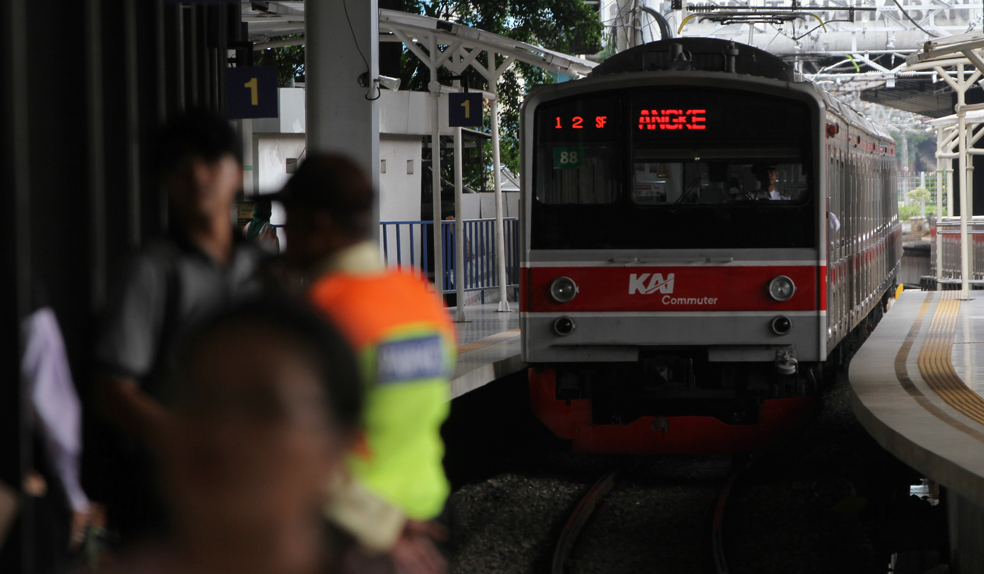 Suasana Stasiun Tanah Abang. (Agus Priatna/SinPo.id)