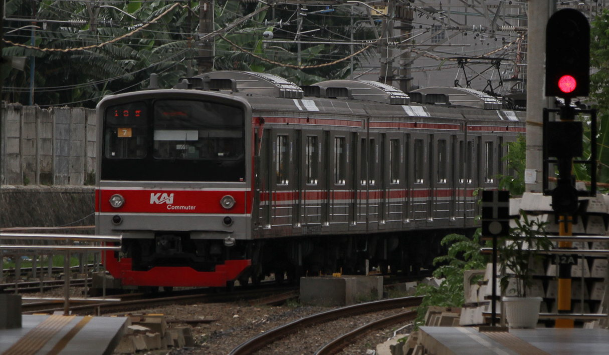Suasana Stasiun Tanah Abang. (Agus Priatna/SinPo.id)