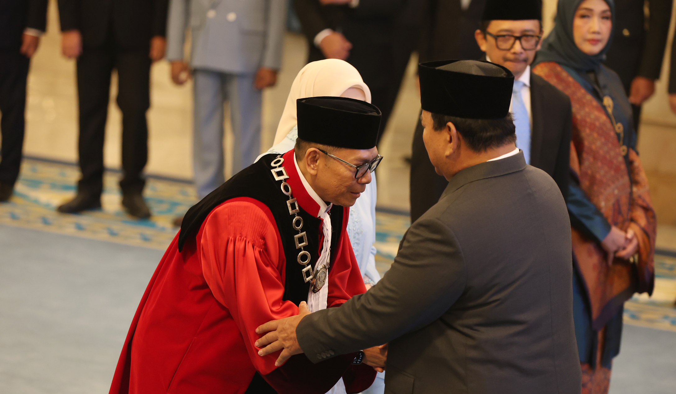 Prabowo lantik hakim MK dan Wamenkeu. (Agus Priatna/SinPo.id)