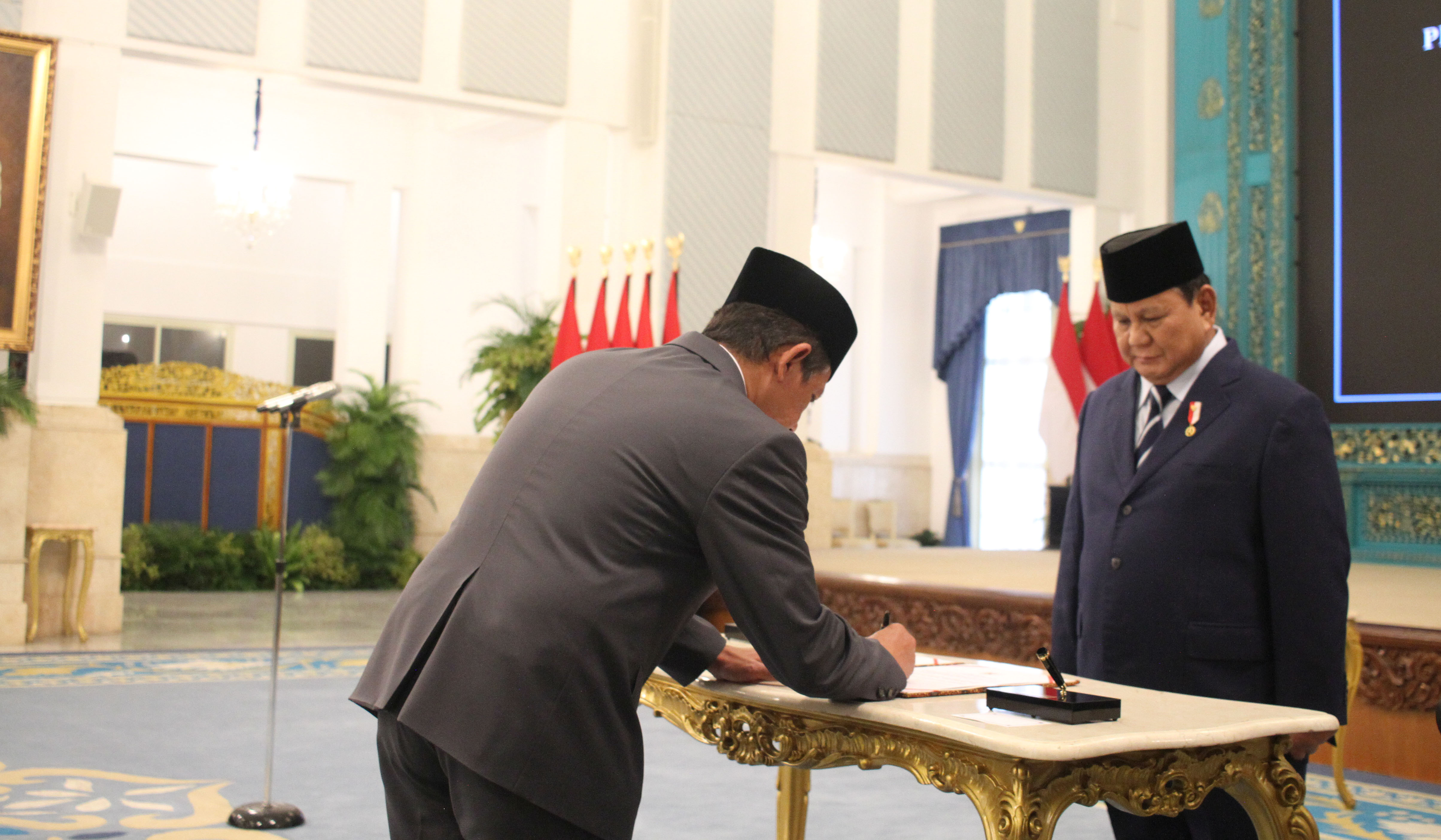 Presiden Prabowo, lantik Wamenko Pangan, Hanif Faisol. (Agus Priatna/SinPo.id)