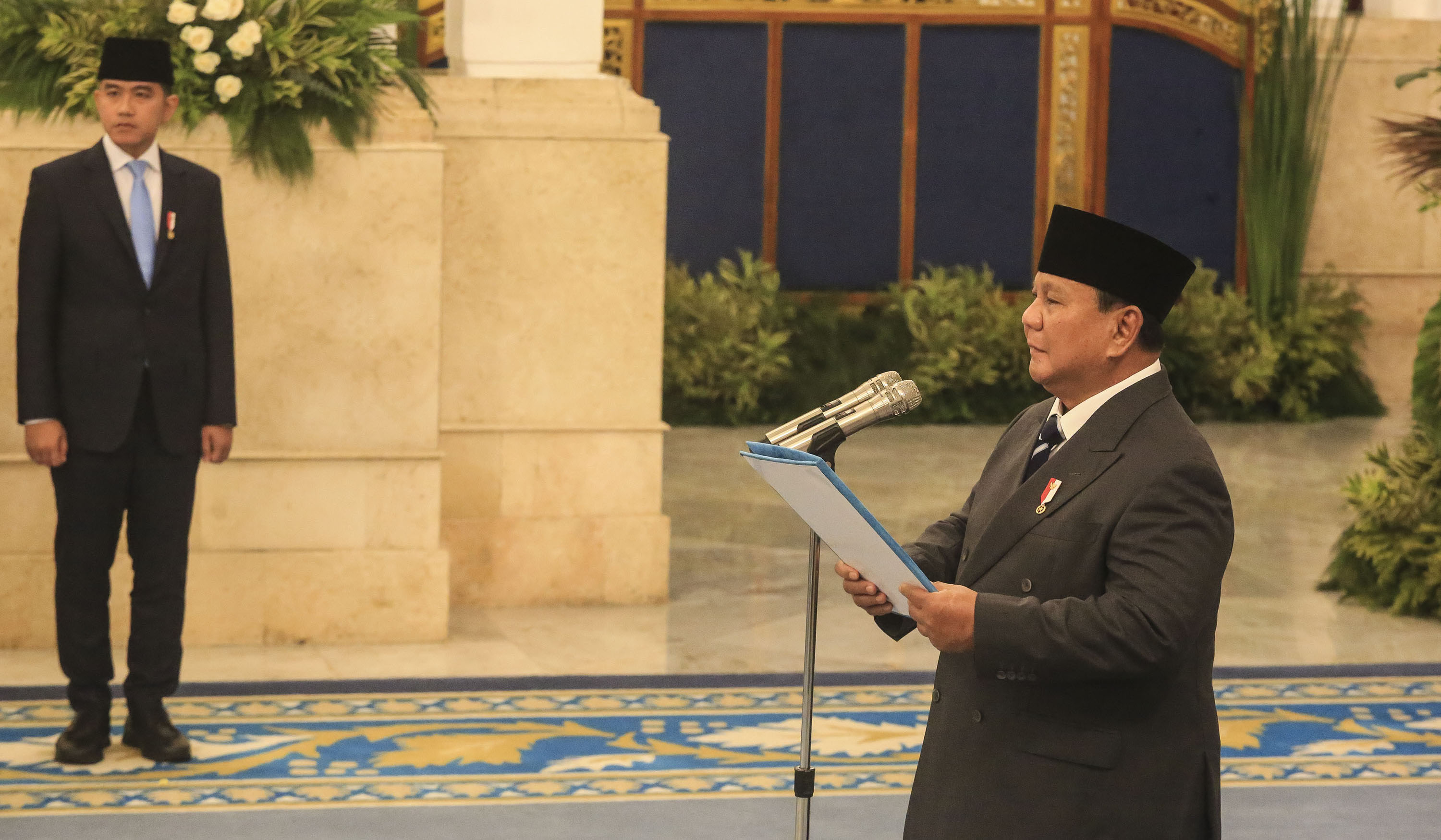 Presiden Prabowo lantik pimpinan BGN dan penasihat Presiden bidang ketenagakerjaan. (Agus Priatna/SinPo.id)