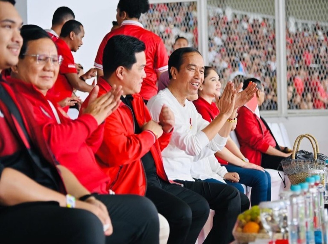 Menhan Prabowo Subianto nobar bersama Presiden Jokowi di GBK menyaksikan laga persahabatan sepak bola Timnas Indonesia vs Argentina (Ashar/Foto:Tim Prabowo/SinPo.id)