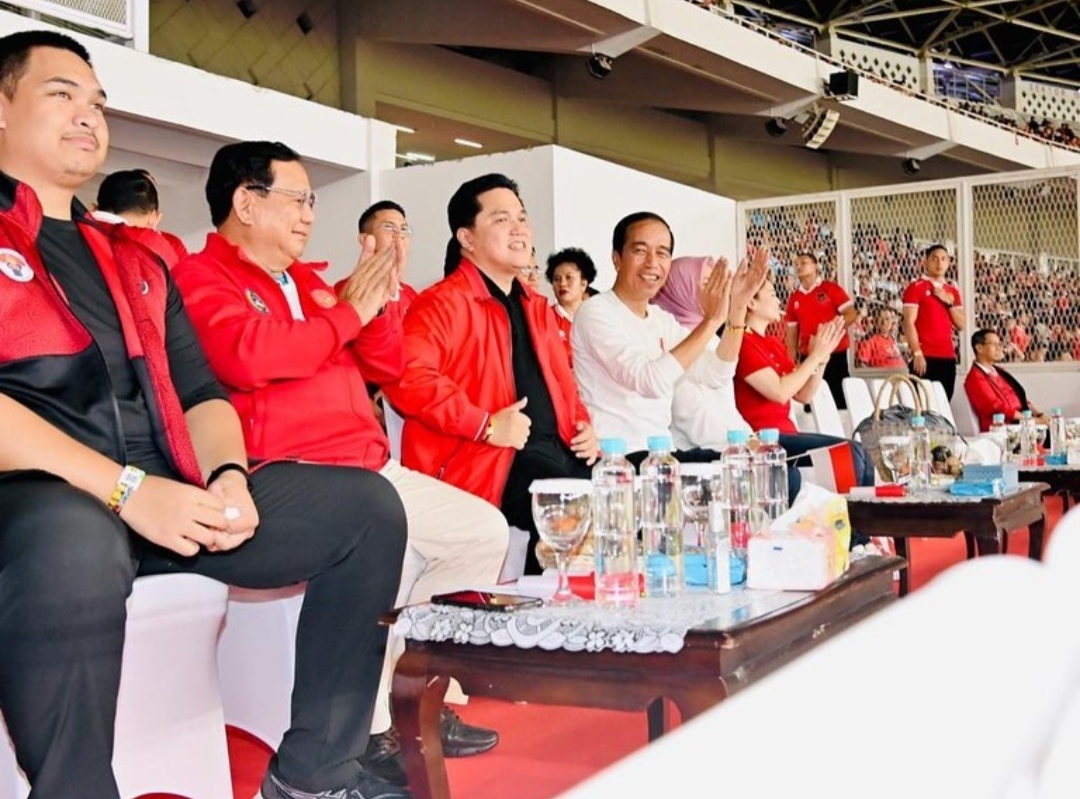 Menhan Prabowo Subianto nobar bersama Presiden Jokowi di GBK menyaksikan laga persahabatan sepak bola Timnas Indonesia vs Argentina (Ashar/Foto:Tim Prabowo/SinPo.id)