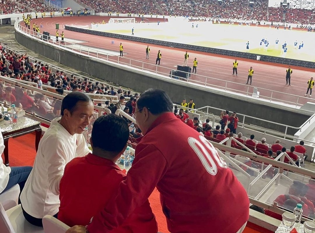 Menhan Prabowo Subianto nobar bersama Presiden Jokowi di GBK menyaksikan laga persahabatan sepak bola Timnas Indonesia vs Argentina (Ashar/Foto:Tim Prabowo/SinPo.id)