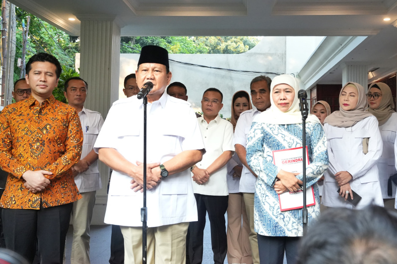 Prabowo resmi mendukung Khofifah dan Emil Dardak untuk maju di Pilgub di Jawa Timur (Ashar/SinPo.id)